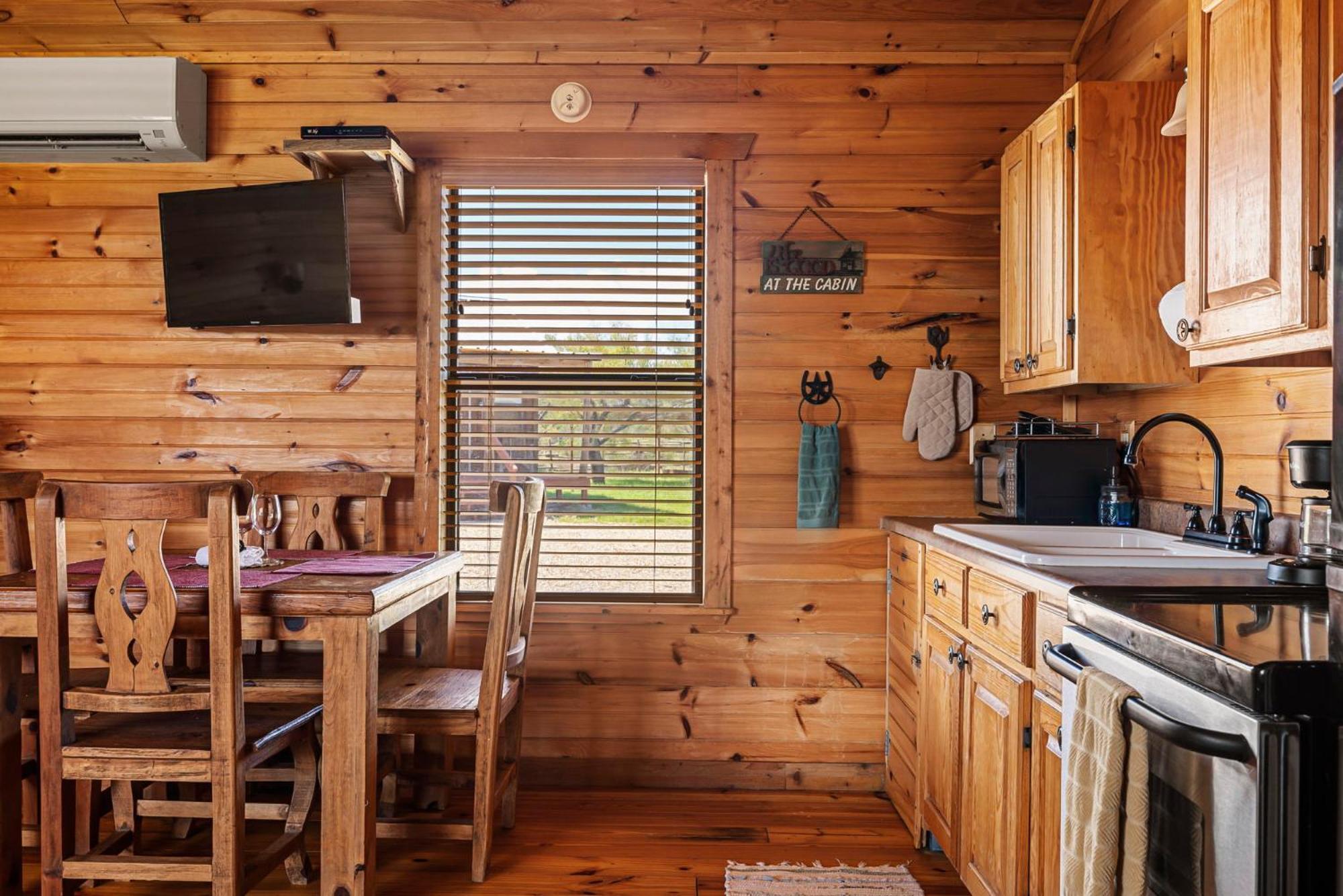 Enchanted Rockview Cabins Crabapple الغرفة الصورة