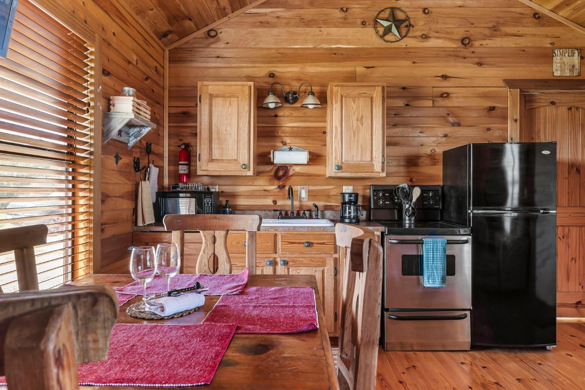 Enchanted Rockview Cabins Crabapple الغرفة الصورة
